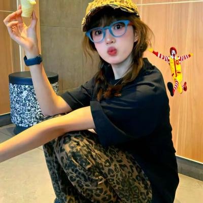 鲁卜哈利沙漠:非洲的女人